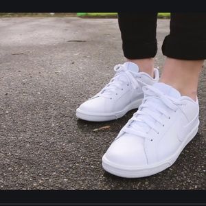 NIKE COURT ROYALE SNEAKER
